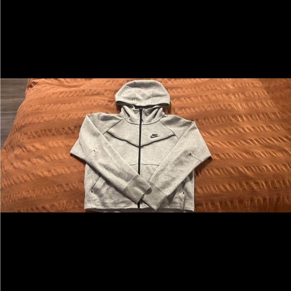 Women’s Nike Tech Fleece Zip Up Hoodie - Picture 3 of 3